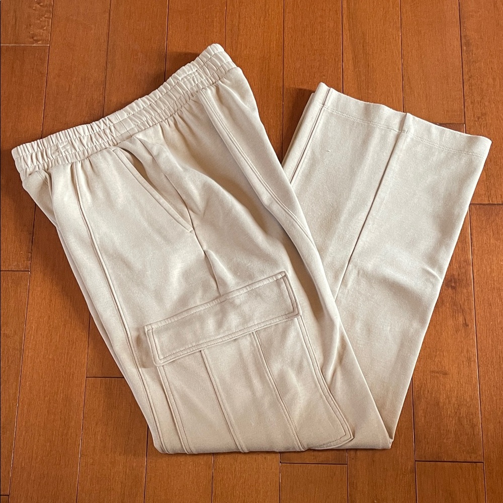 Old Navy Women's Wide Leg Cargo Pants - tan